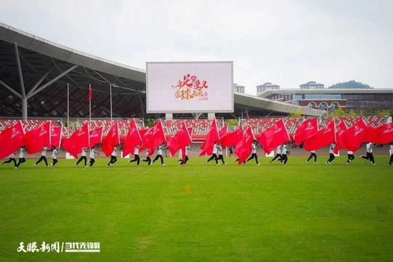 片子《老迈不小》是由上海浮生若梦文化传布有限公司出品，由杨振东导演，唐豪、朱涵燕、杨振东、李野、刘建文担负首要演员的励志笑剧片子。片长90分钟。该片讲述了牛虻、陆虎、张思蓓、小武四个年青人在上海的一段奋斗旧事，影片聚焦抱负、家庭、友谊、恋爱四年夜主题，揭示了三十而立的年青一代，誓用芳华换明天的果断姿态，和今朝80后所面对的社会实际。疯狂、热血、懵懂、弄笑、实际，生命赐与每一个人只有一次年青的机遇，他人眼中的不屑恰是他们正在履历的成长。该片讲述了牛虻、陆虎、张思蓓、小武四个年青人在上海的一段奋斗旧事，影片聚焦抱负、家庭、友谊、恋爱四年夜主题，揭示了三十而立的年青一代，为人生奋斗的故事。年青的牛虻分开本身的家踏上了伴侣小红说的赚钱路，发现本身上当，并交友患难之交“虎子”，两人筹议后决议向上海这座年夜城市动身追求朝气·······